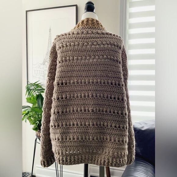 🧶Crochet Oversized Tan Sweater Unisex - Picture 4 of 5